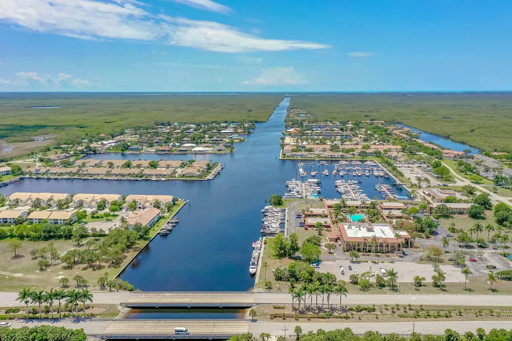 338 Newport Drive Naples FL 34114