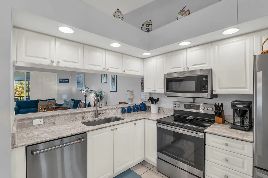 338 Newport Drive Naples FL 34114