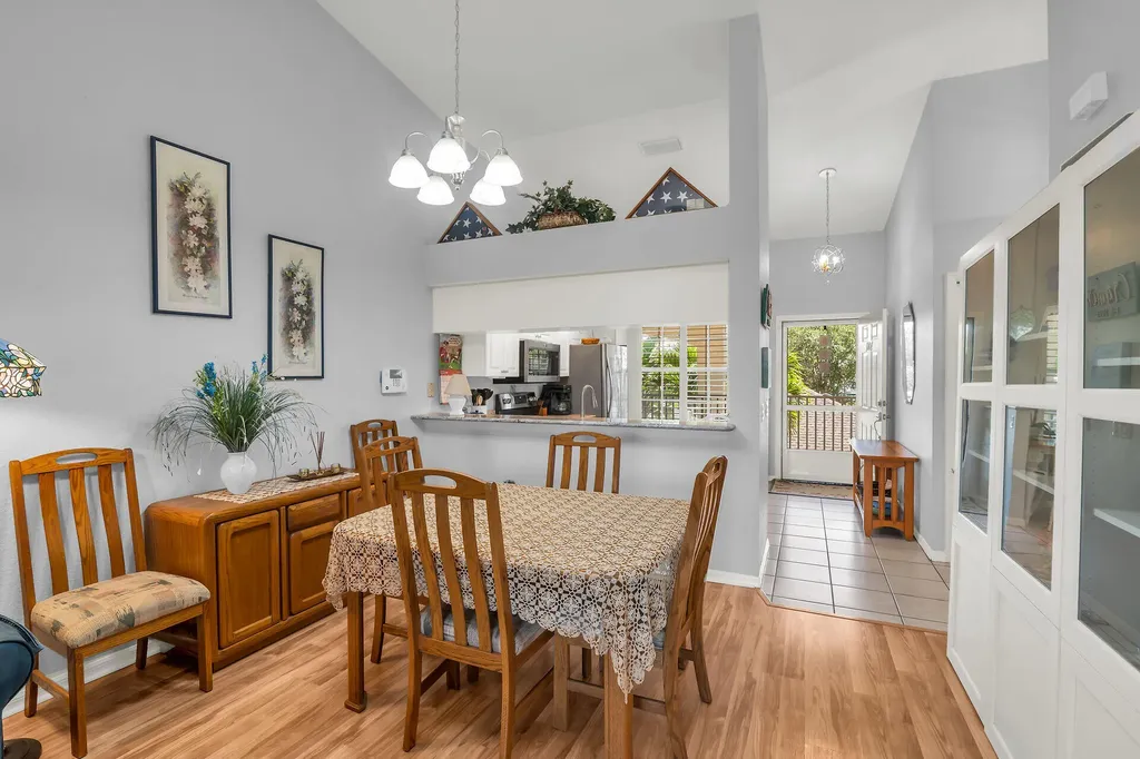 338 Newport Drive Naples FL 34114