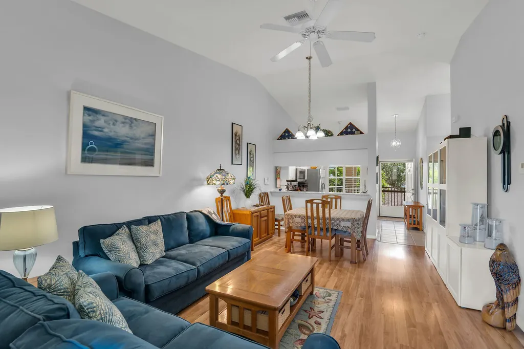 338 Newport Drive Naples FL 34114