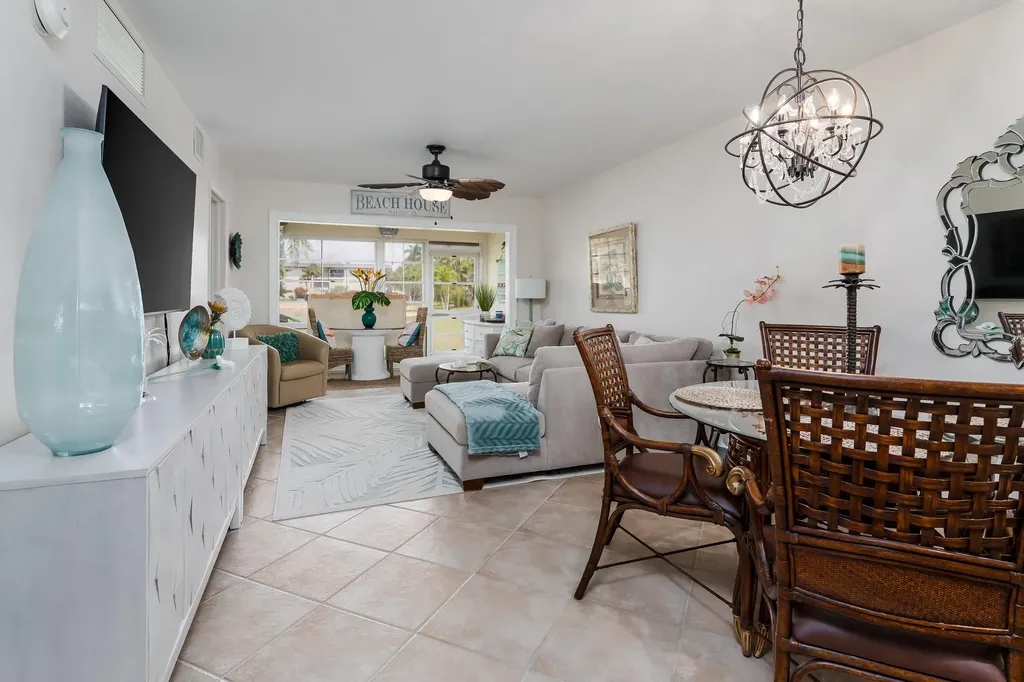 1014 Manatee Naples FL 34114