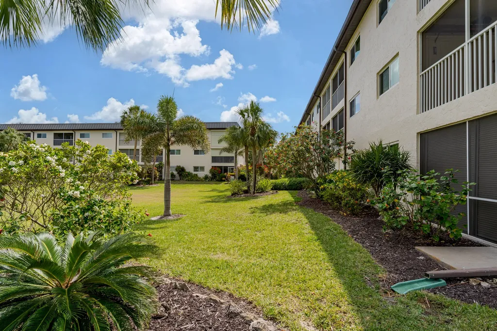 1014 Manatee Naples FL 34114