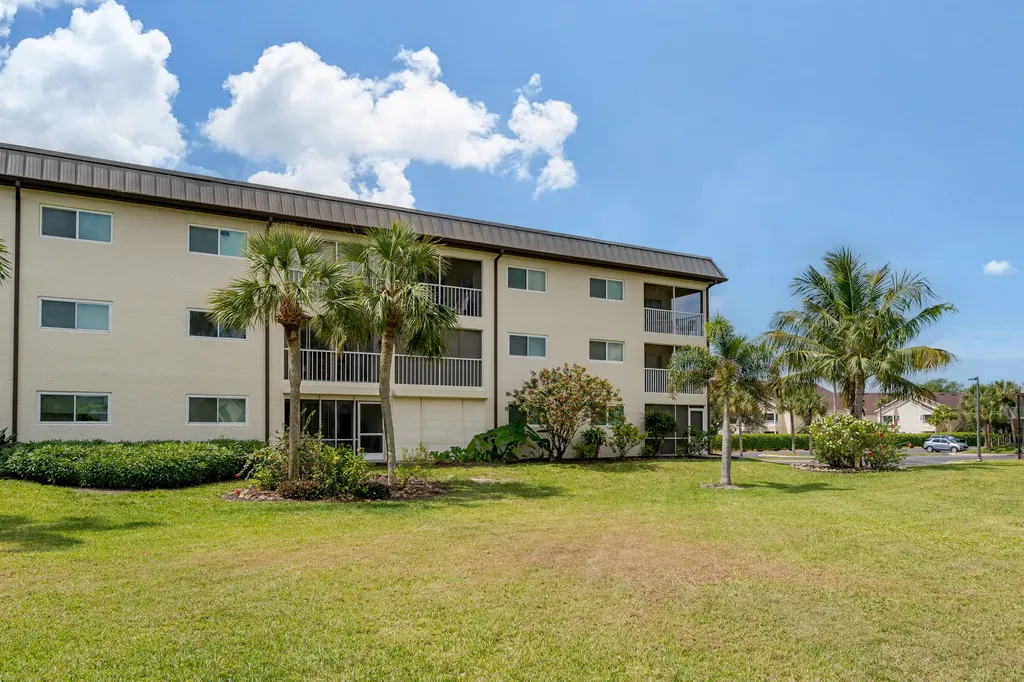 1014 Manatee Naples FL 34114