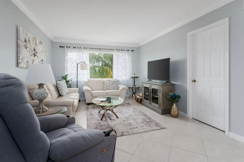 1010 Manatee Naples FL 34114