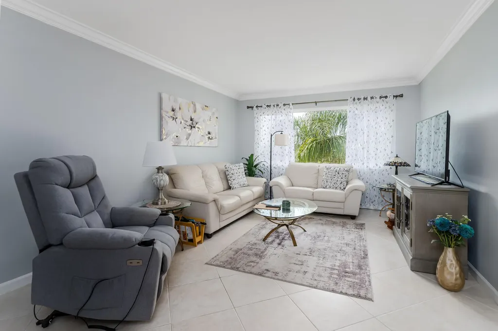 1010 Manatee Naples FL 34114