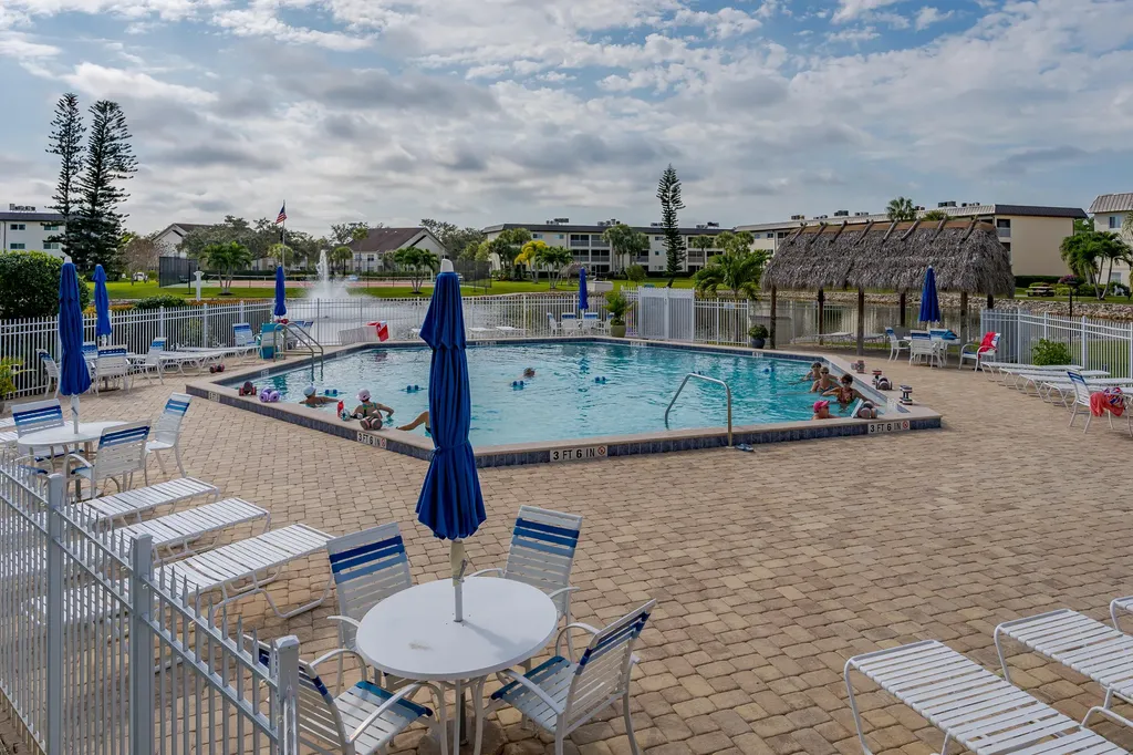 1010 Manatee Naples FL 34114