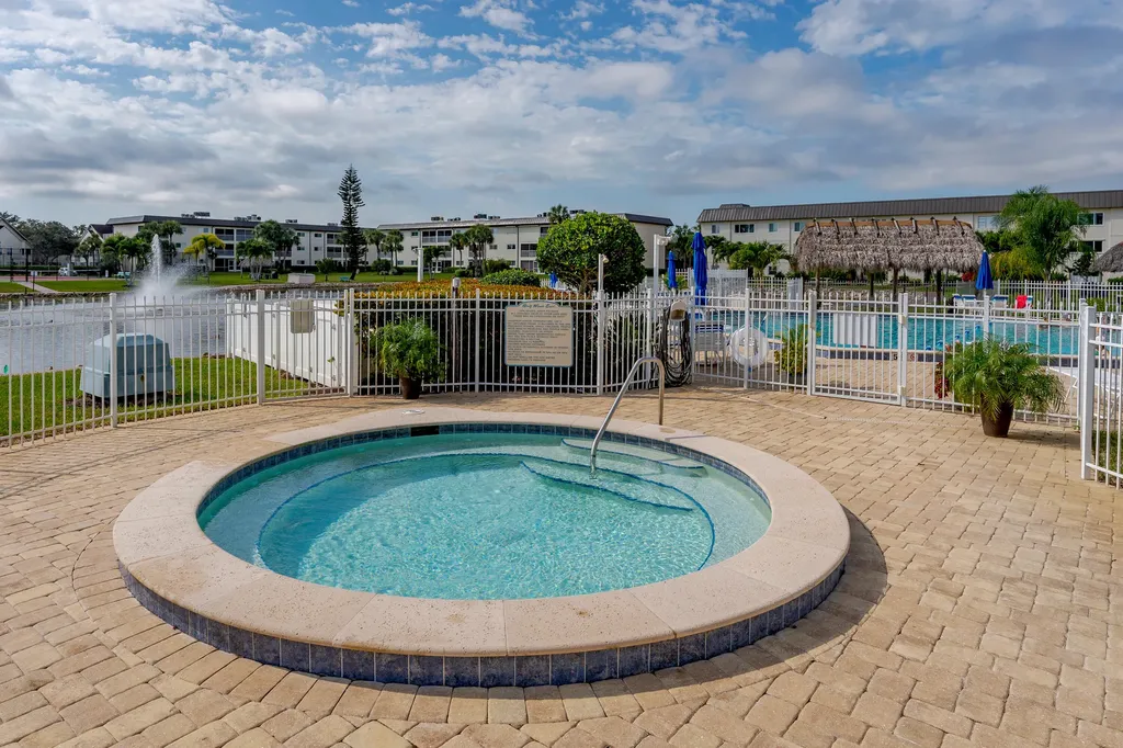 1010 Manatee Naples FL 34114