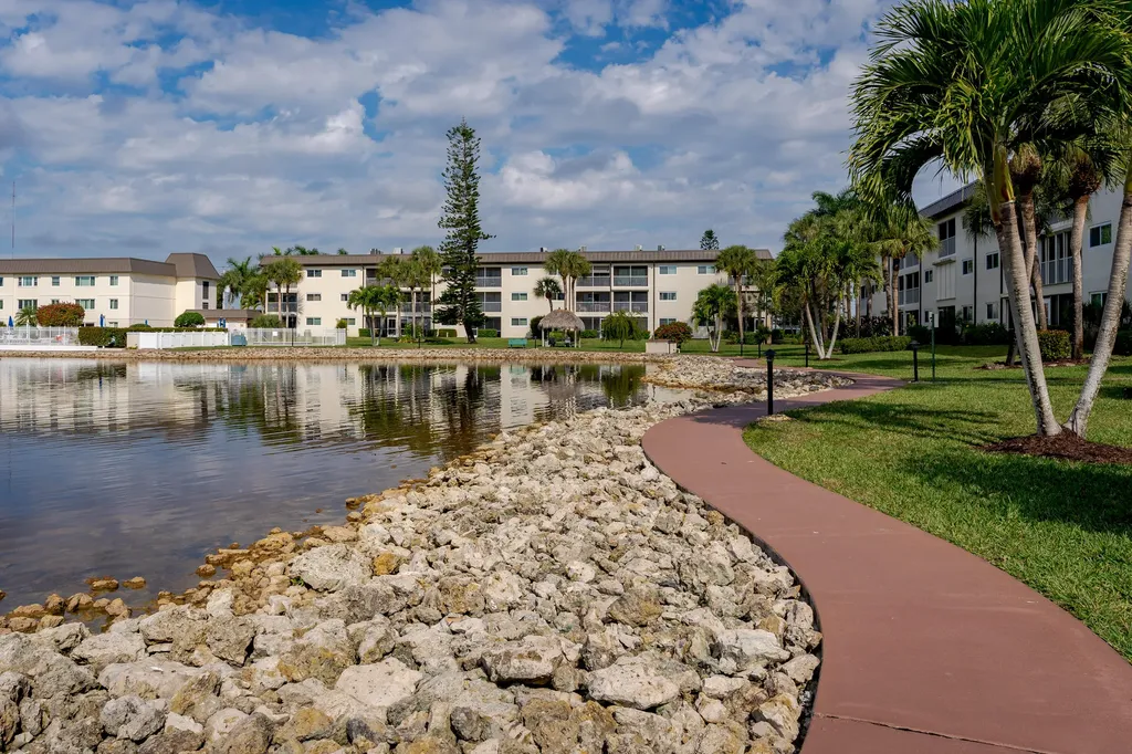 1010 Manatee Naples FL 34114