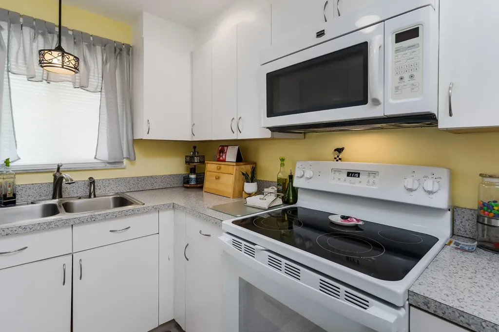 1010 Manatee Naples FL 34114