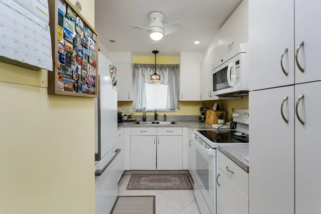 1010 Manatee Naples FL 34114