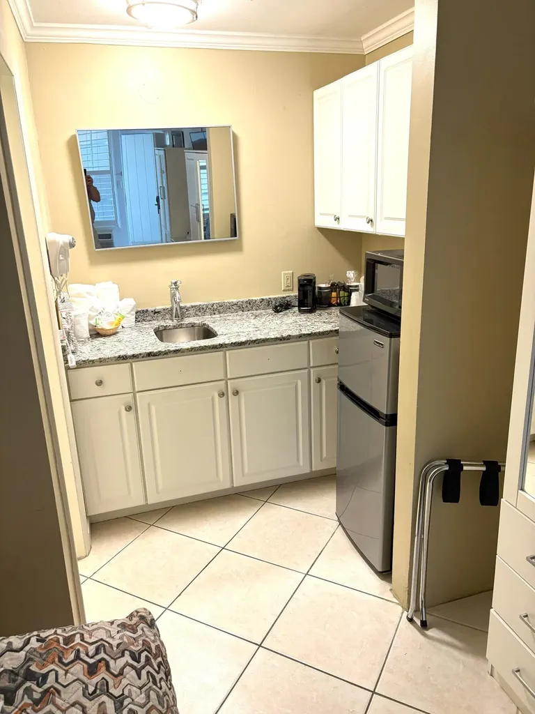 2555 Tamiami Trail N Naples FL 34103