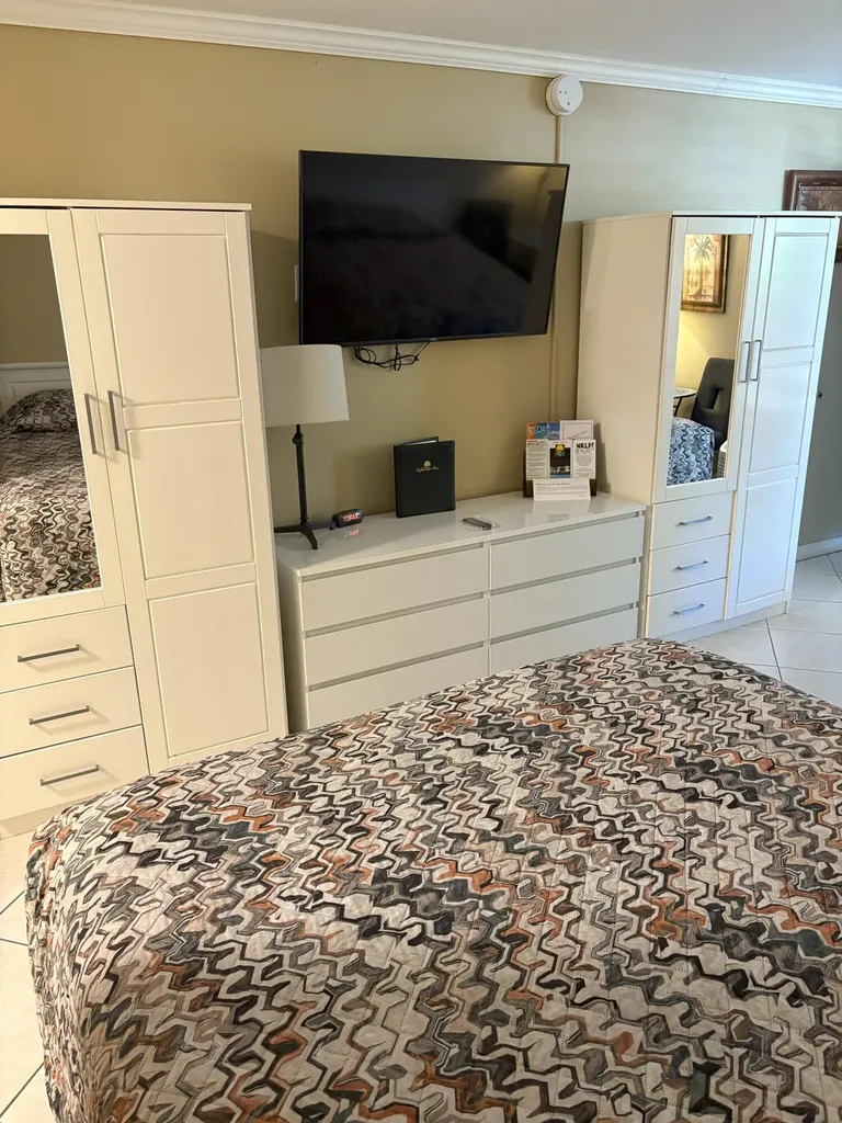 2555 Tamiami Trail N Naples FL 34103