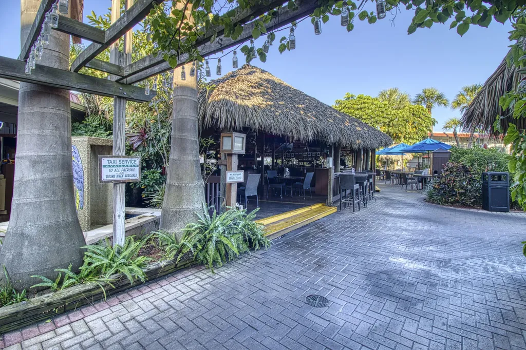 2555 Tamiami Trail N Naples FL 34103