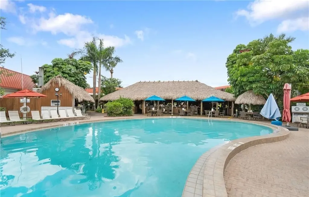 2555 Tamiami Trail N Naples FL 34103