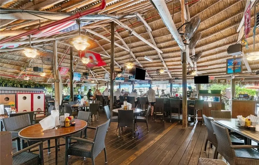 2555 Tamiami Trail N Naples FL 34103