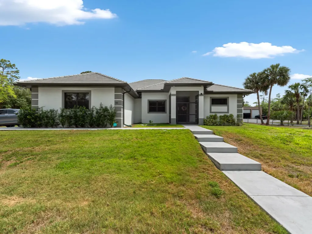 2538 4th Avenue NE Naples FL 34120