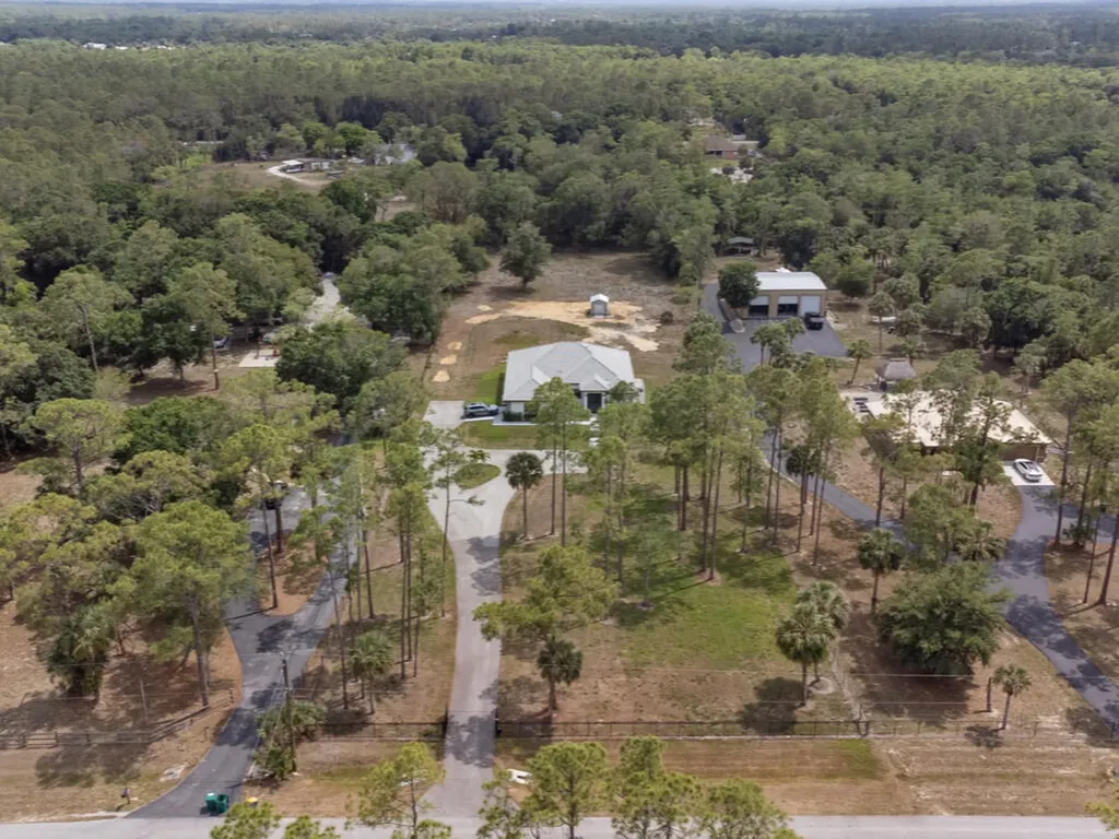 2538 4th Avenue NE Naples FL 34120