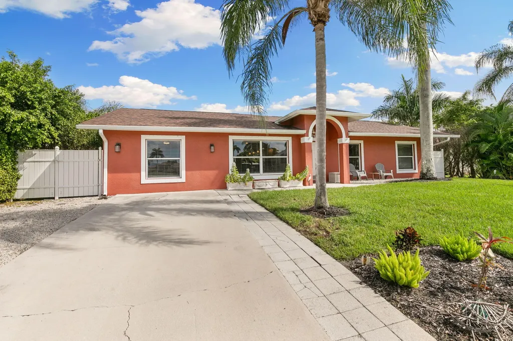 121 S Bahama Avenue Marco Island FL 34145