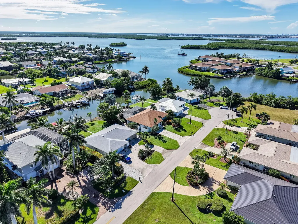 405 Grenada Avenue Naples FL 34113