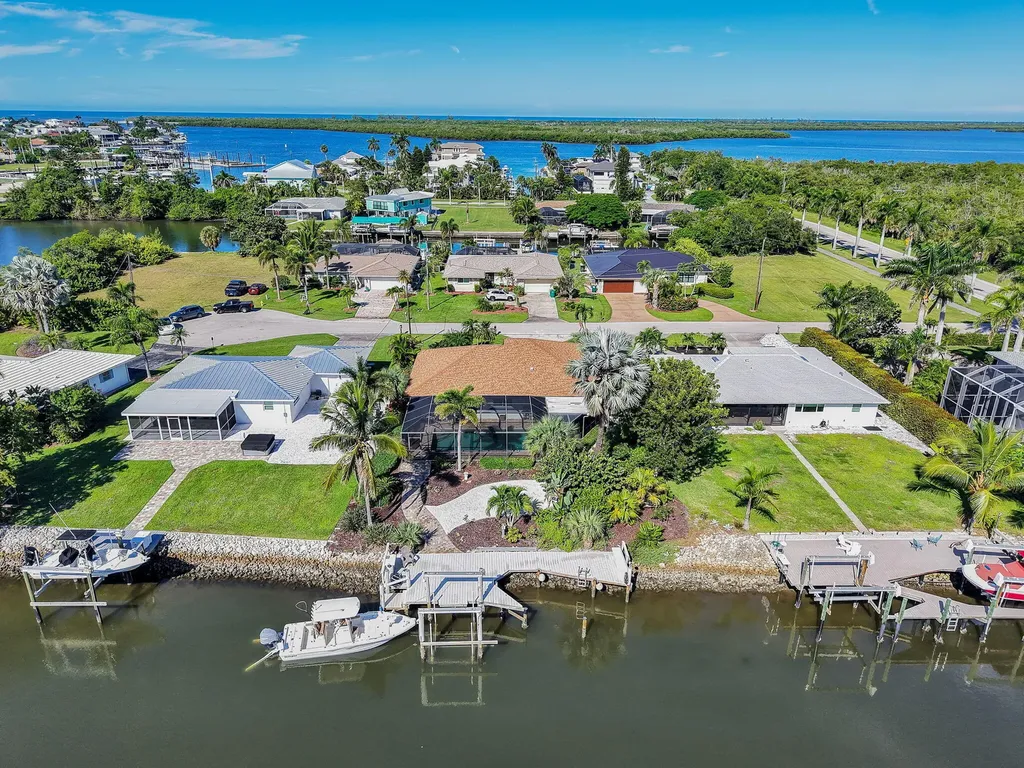 405 Grenada Avenue Naples FL 34113