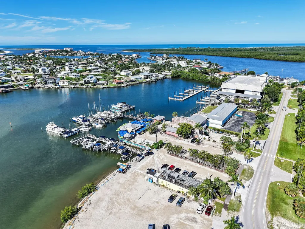 405 Grenada Avenue Naples FL 34113