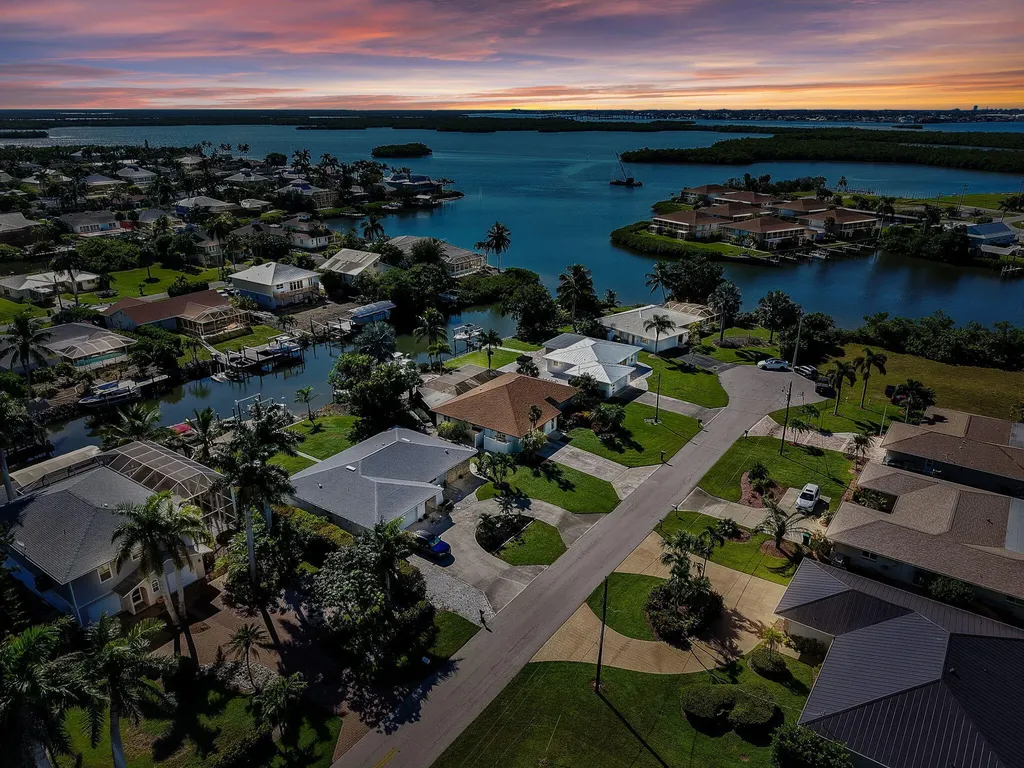 405 Grenada Avenue Naples FL 34113