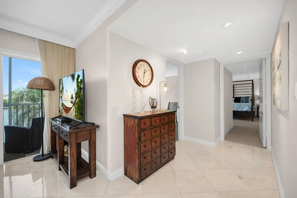 300 Park Shore Drive Naples FL 34103