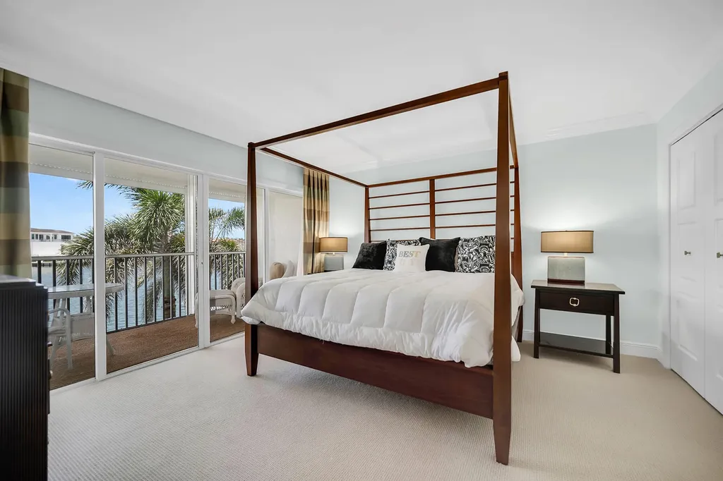 300 Park Shore Drive Naples FL 34103