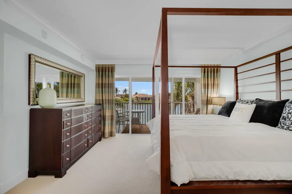 300 Park Shore Drive Naples FL 34103