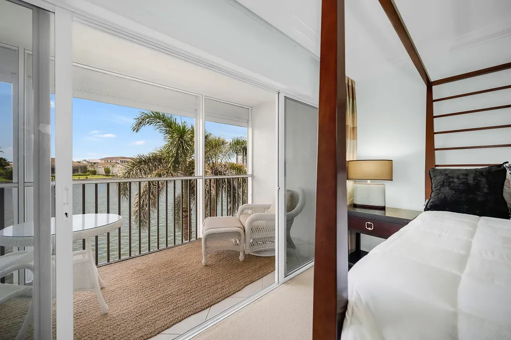 300 Park Shore Drive Naples FL 34103