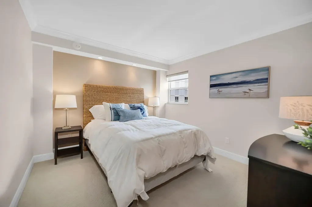 300 Park Shore Drive Naples FL 34103