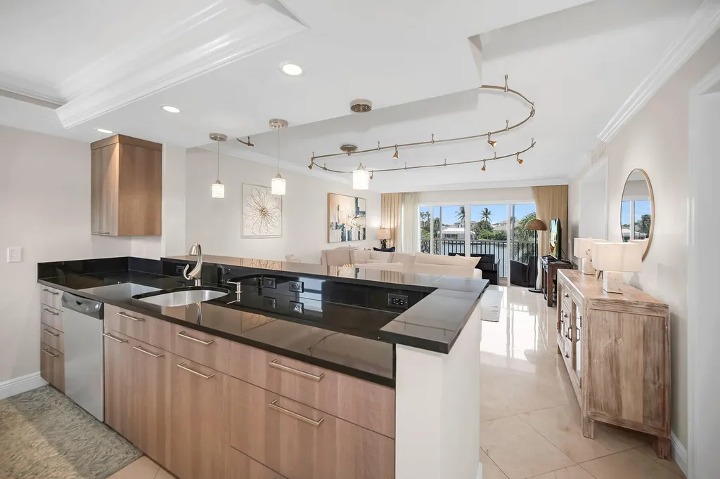 300 Park Shore Drive Naples FL 34103