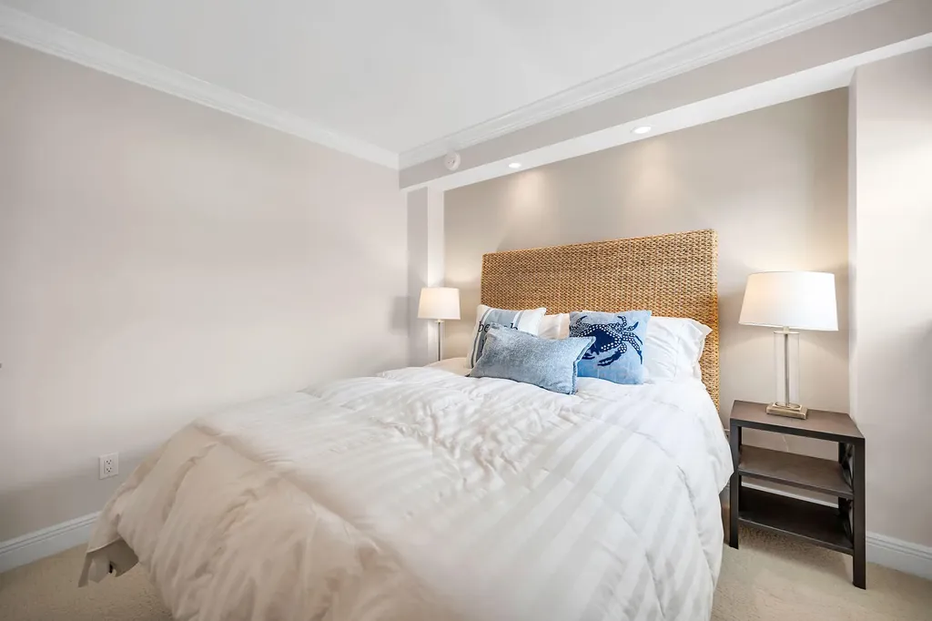 300 Park Shore Drive Naples FL 34103