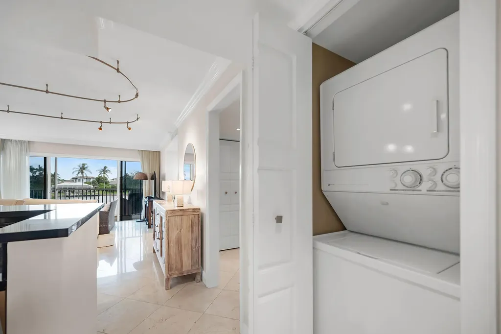 300 Park Shore Drive Naples FL 34103