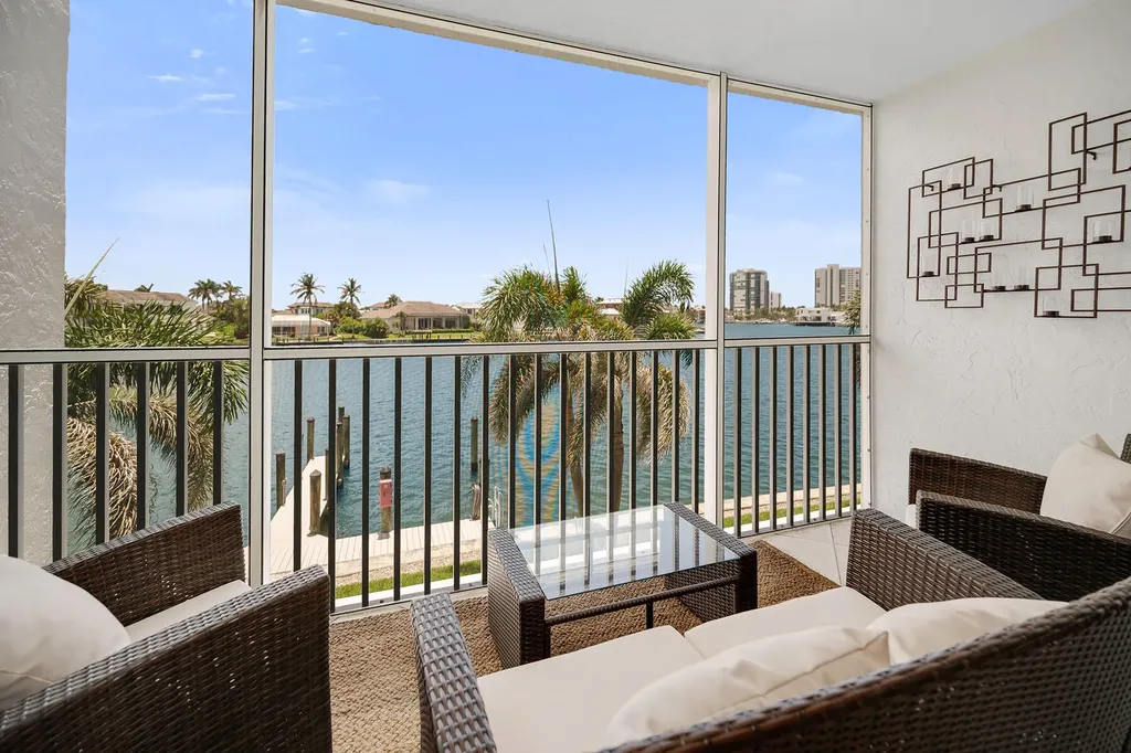 300 Park Shore Drive Naples FL 34103