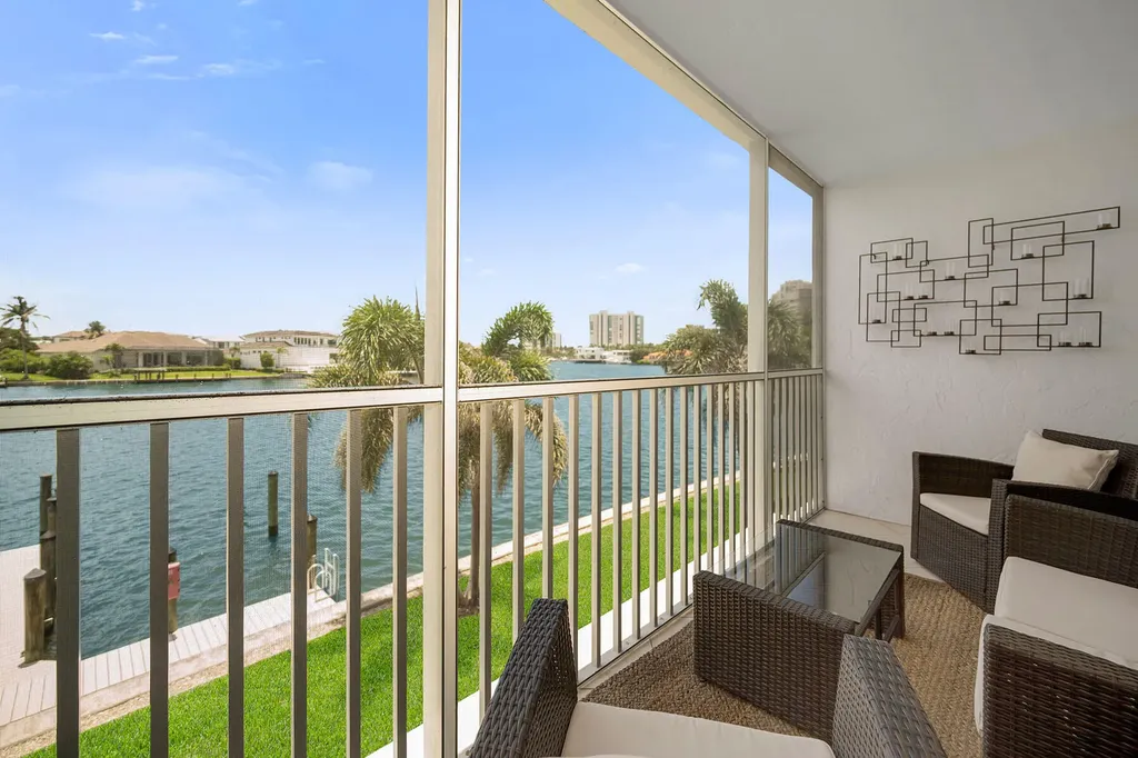 300 Park Shore Drive Naples FL 34103