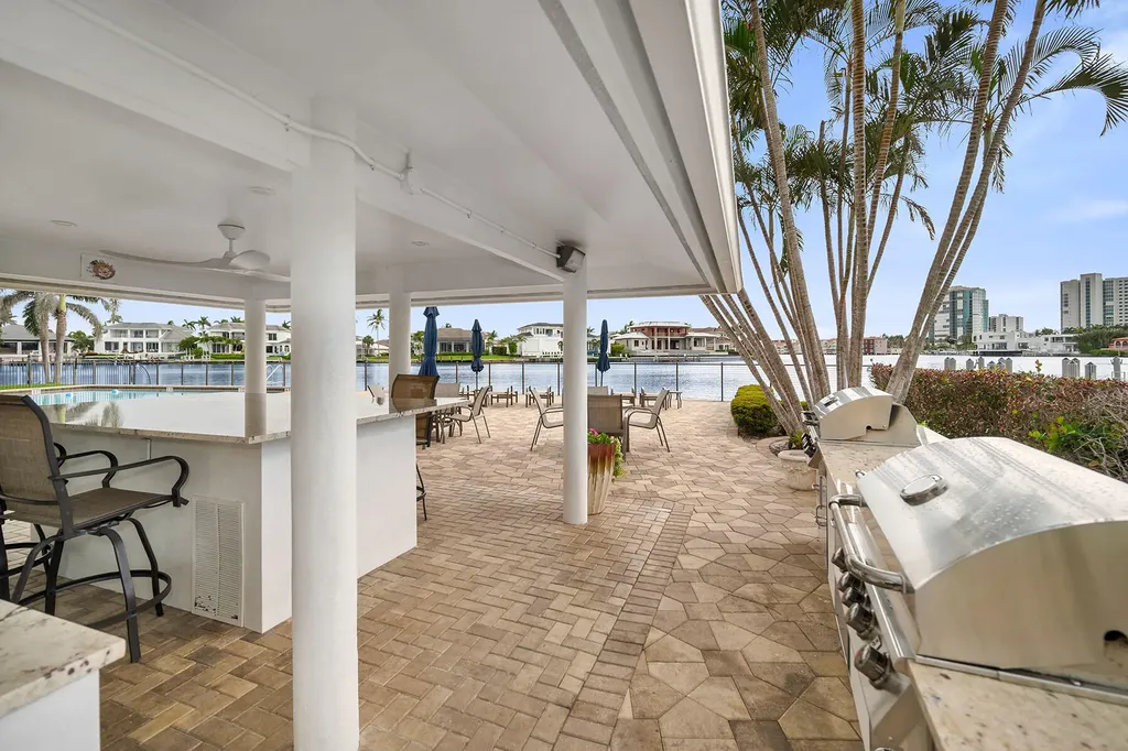 300 Park Shore Drive Naples FL 34103