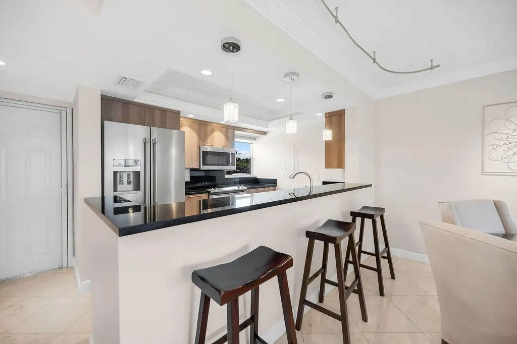 300 Park Shore Drive Naples FL 34103