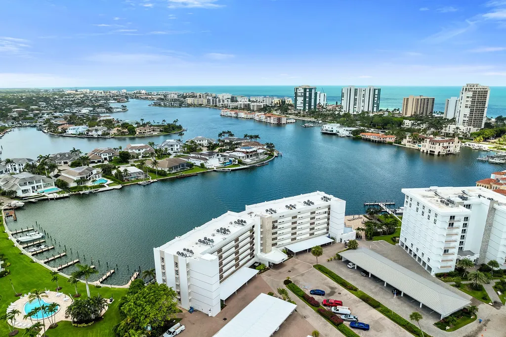 300 Park Shore Drive Naples FL 34103