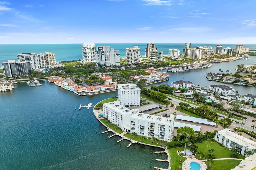 300 Park Shore Drive Naples FL 34103