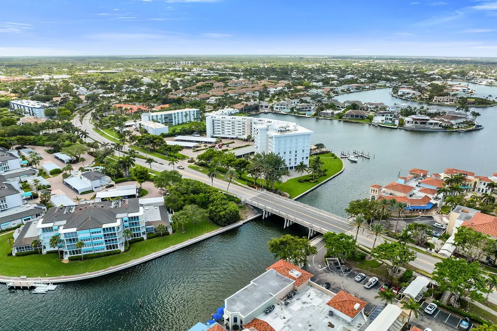 300 Park Shore Drive Naples FL 34103