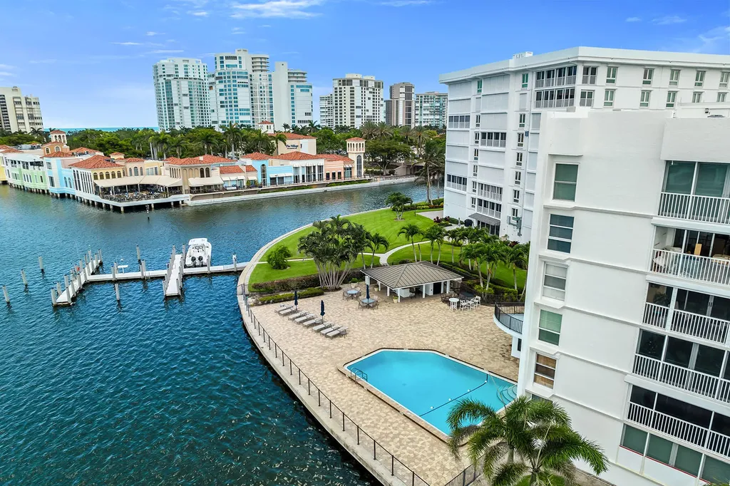 300 Park Shore Drive Naples FL 34103