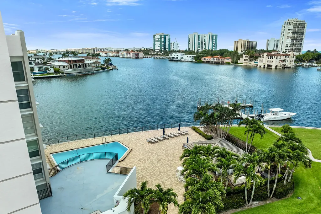 300 Park Shore Drive Naples FL 34103