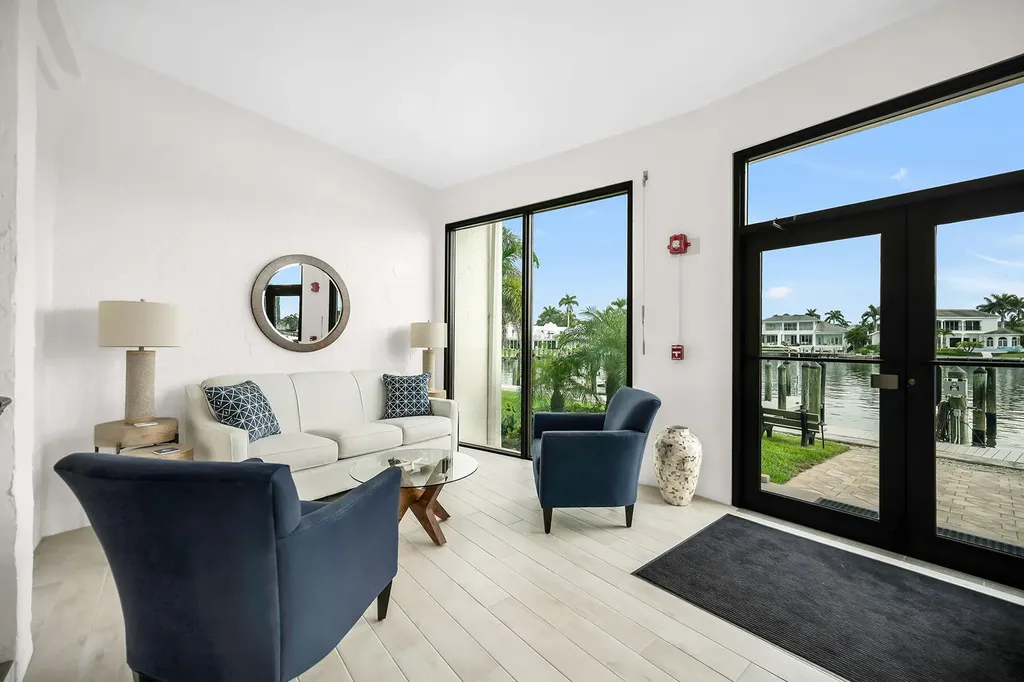 300 Park Shore Drive Naples FL 34103