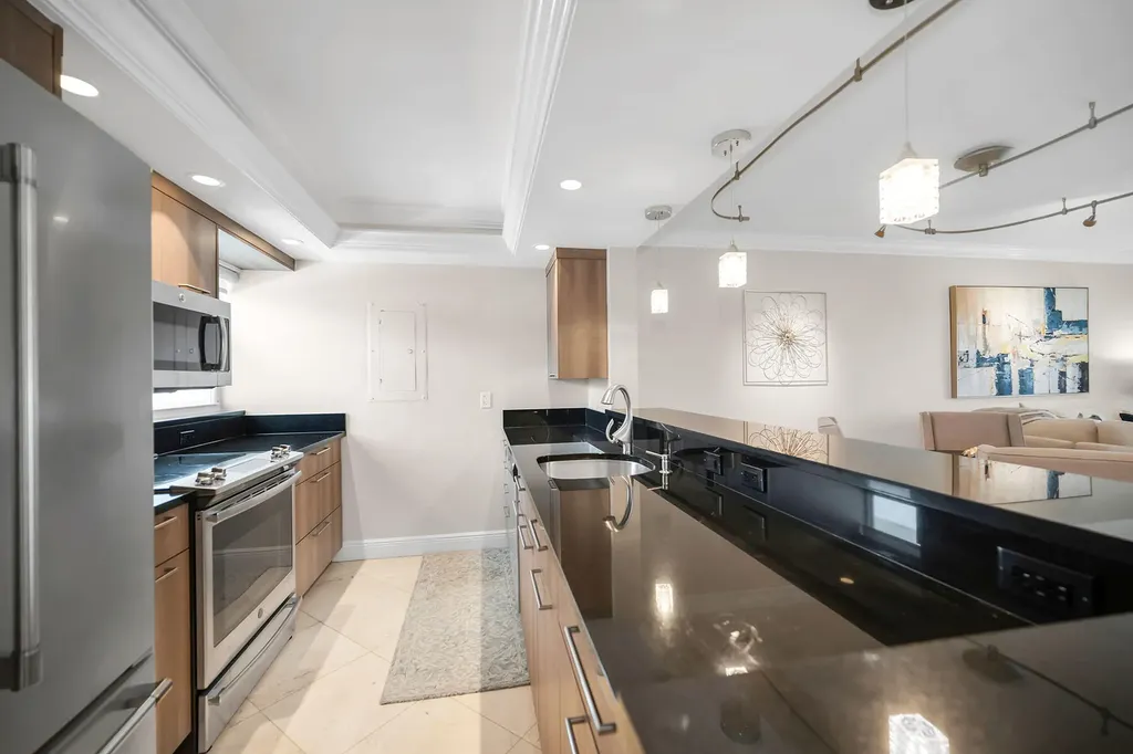 300 Park Shore Drive Naples FL 34103