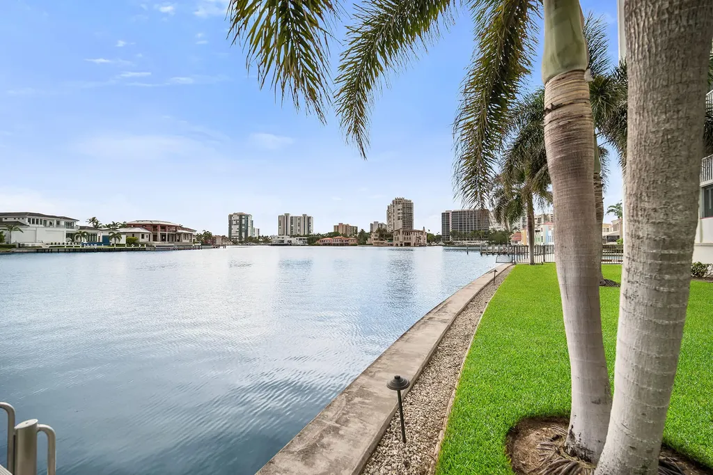 300 Park Shore Drive Naples FL 34103