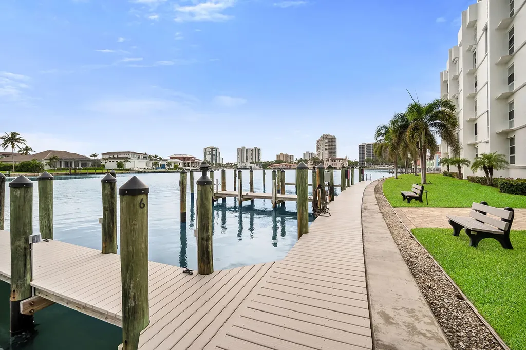 300 Park Shore Drive Naples FL 34103