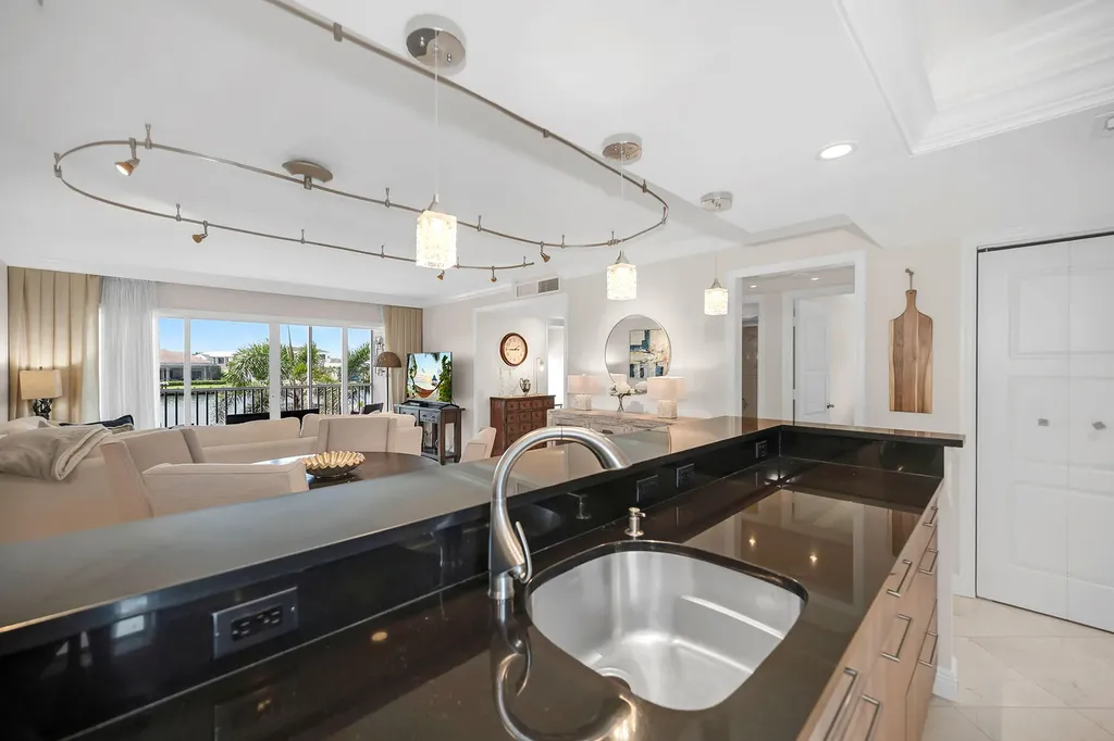 300 Park Shore Drive Naples FL 34103