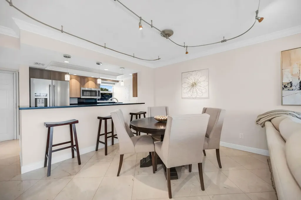 300 Park Shore Drive Naples FL 34103