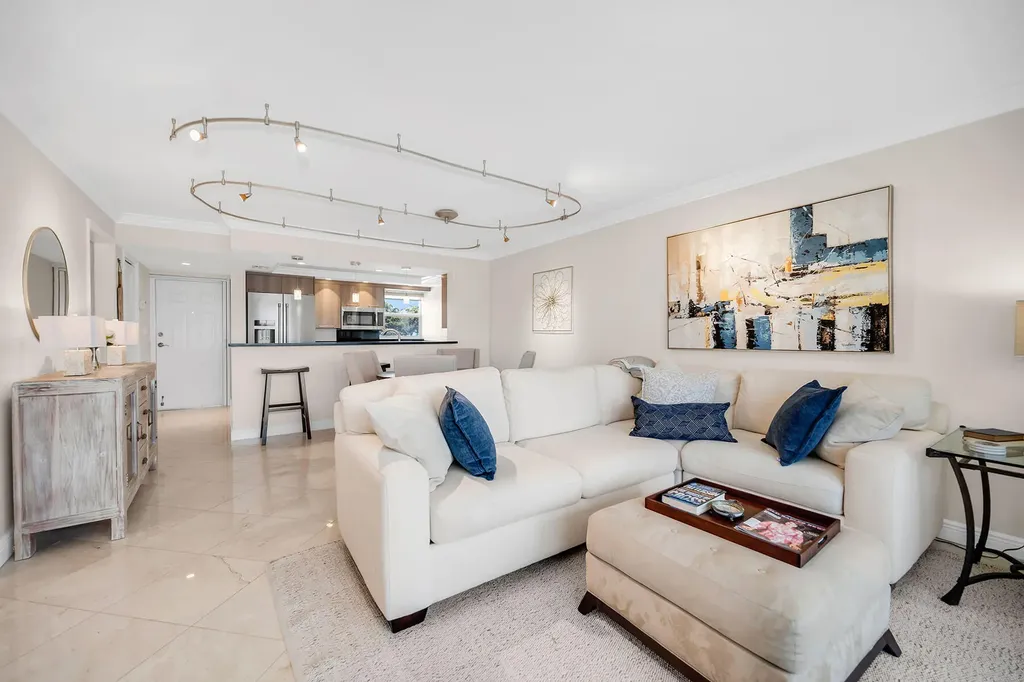 300 Park Shore Drive Naples FL 34103